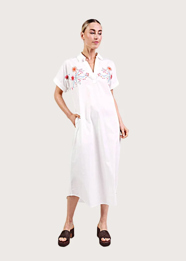 Vero Moda midi γυναικείο φόρεμα με σχέδιο σε λευκή απόχρωση για κομψές εμφανίσεις Shop-Affair.gr
