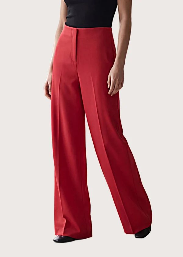 Vero Moda γυναικείο παντελόνι MAYLI μεσαίο καβάλο σε wide fit κόκκινο χρώμα ιδανικό για εντυπωσιακές καθημερινές εμφανίσεις από το Shop-Affair.gr